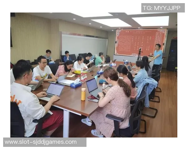 EDG在冠军杯中的团队协作表现分析与点评